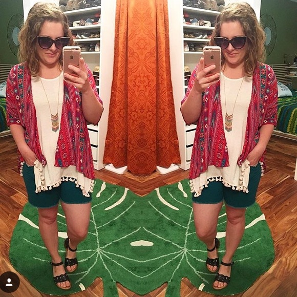 Meet your Posher, Sarah! ✨ - Picture 6 of 7